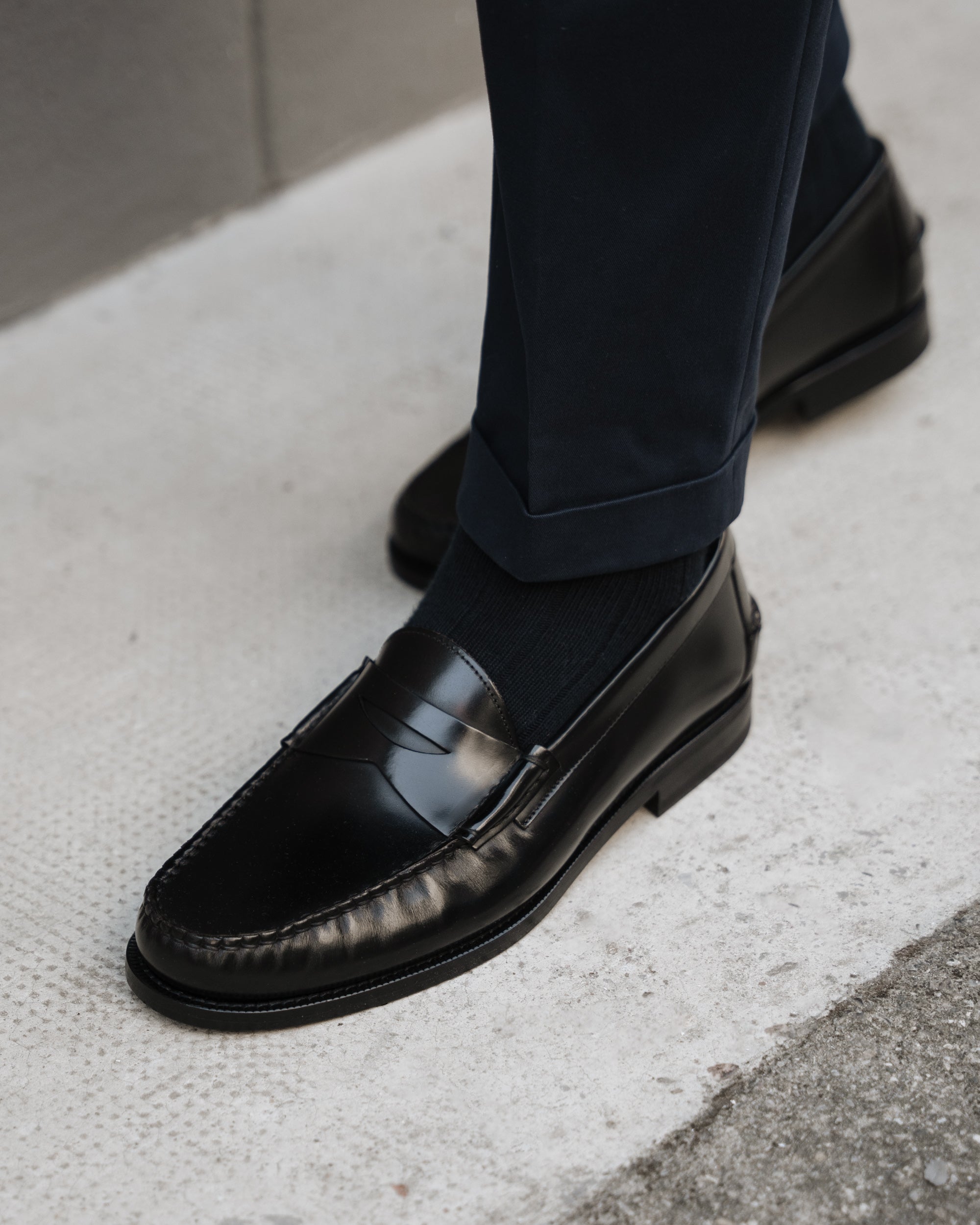 FLQL Herren Leder Scuff Hausschuhe Samt Slip On Loafers Mode Anti-Rutsch Sandalen Slides für Männer und Frauen Designer Größe 40-47, Schwarz (schwarz), 41 EU FLQL Herren Leder Scuff Hausschuhe Samt Slip On Loafers Mode Anti-Rutsch Sandalen Slides für Männer und Frauen Designer Größe 40-47, Schwarz (schwarz), 41 EU